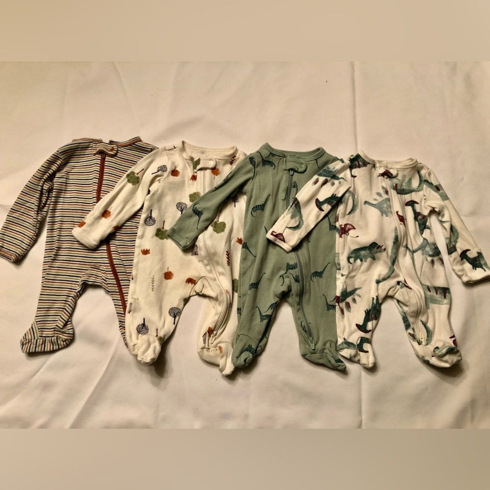 Carter’s Sleep-n-play two way zipper onsies, set of 4